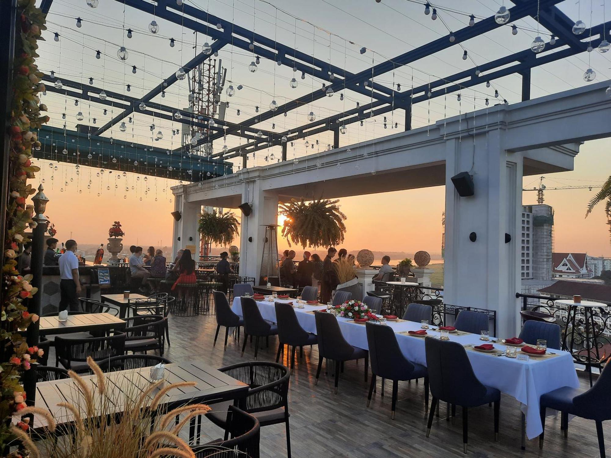 Surestay Hotel By Best Western Вьентьян Экстерьер фото